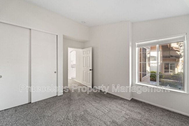 Building Photo - 2394-A Greenbriar Dr