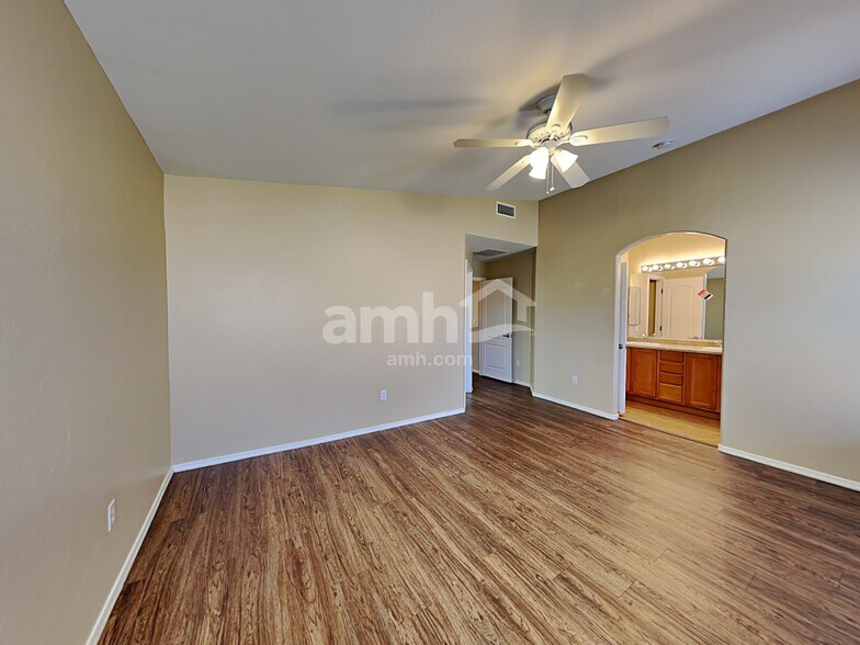 Building Photo - 938 E Sheriffs Draw Ln