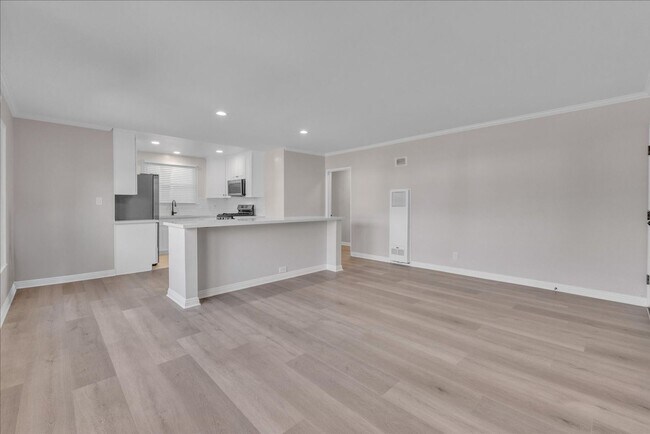 Building Photo - 4943 Coldwater Canyon Ave
