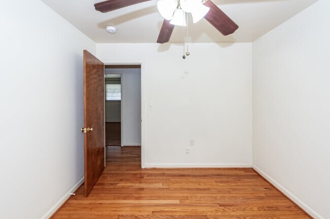 Building Photo - 453 Wade Hampton Dr