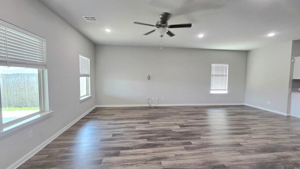 Building Photo - 13931 Malbec Ave