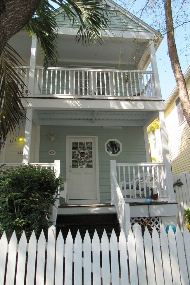 Building Photo - 6+ MONTH RENTAL-Temporarily discounted to $3000 for this season!