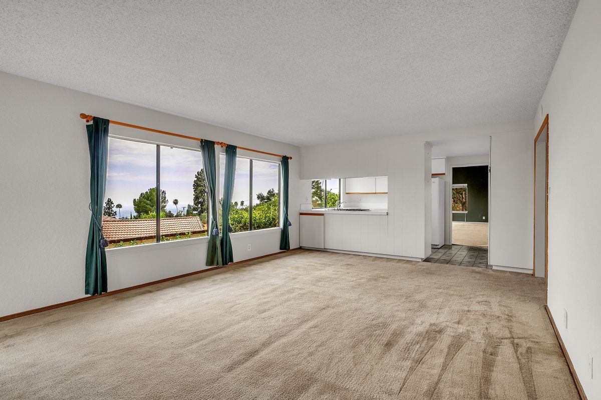 Building Photo - 3825 Skycrest Dr