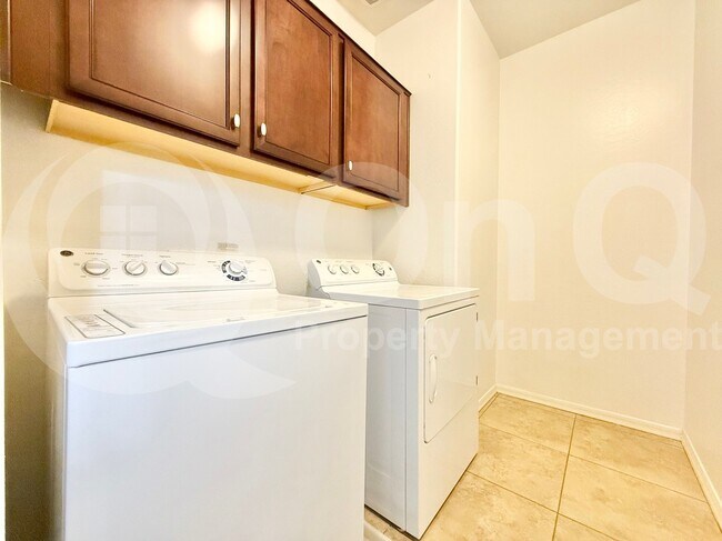 Building Photo - 9218 W Meadow Dr