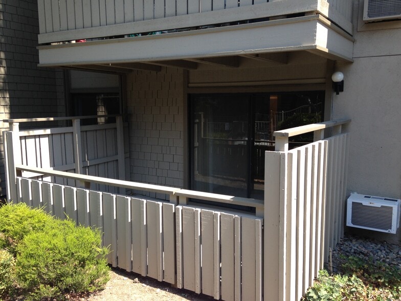 Building Photo - 100 Kinross Dr