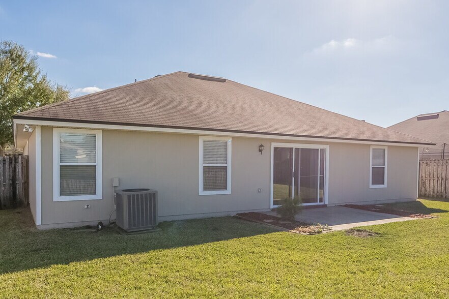 Building Photo - 9373 Prosperity Lake Dr