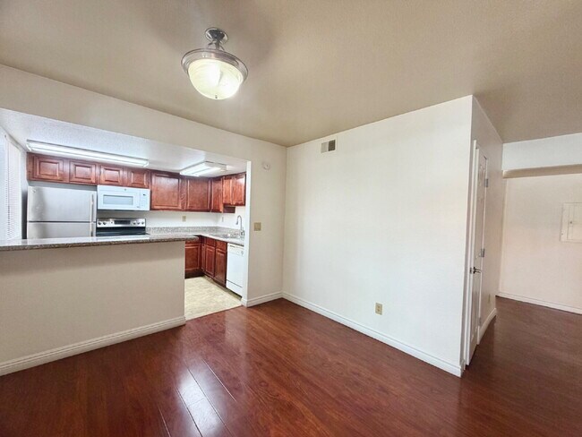 Building Photo - LAS VEGAS GUARD-GATED CONDO FOR RENT | 2 BEDROOM DOWNSTAIRS UNIT | BELLA VITA COMMUNITY