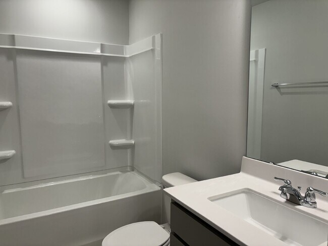 Building Photo - 318 Leland Crst Dr