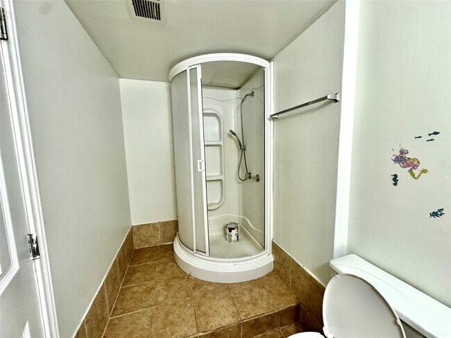 Building Photo - 5813 Lucy Ln