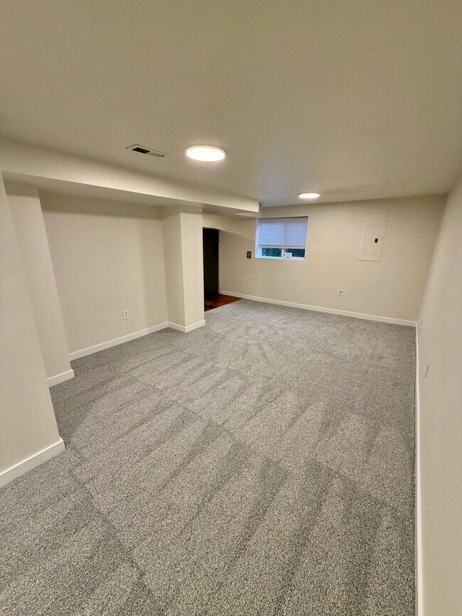 Building Photo - Beautifully Updated Ridgecrest 4-Bedroom Home 1/2 Month Rent Concession!!!