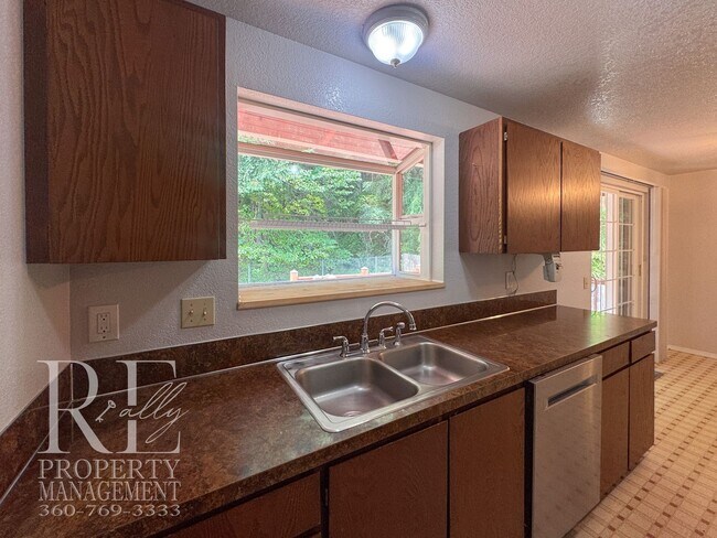 Building Photo - Freshly Painted East Bremerton Home with Expansive Decks & Flexible Living Space