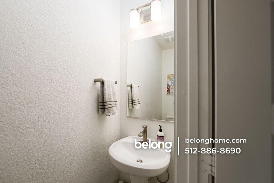 Building Photo - 7105 Gray Catbird Dr