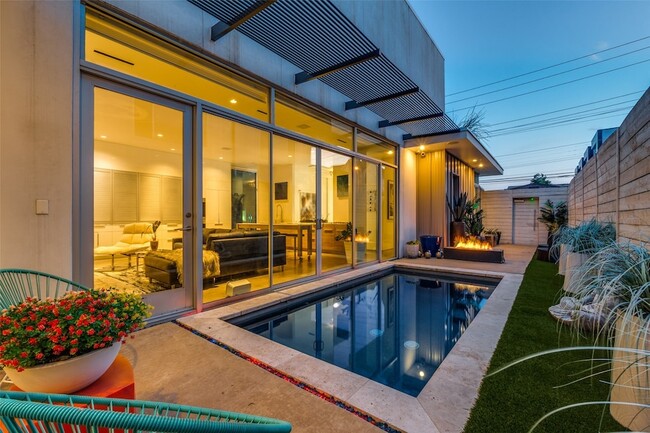 Building Photo - 2300 N Carroll Ave