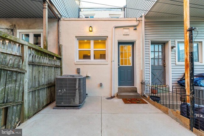 Building Photo - 2563 E Elkhart St