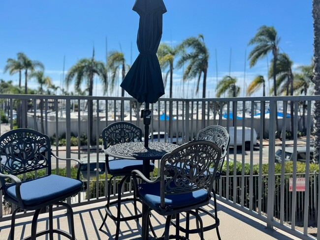 Building Photo - Beautiful Furnished 1 Bedroom, 1.5 Bath Condo with Harbor Views - Flexible Lease!