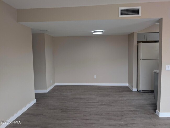Building Photo - 4714 E Belleview St