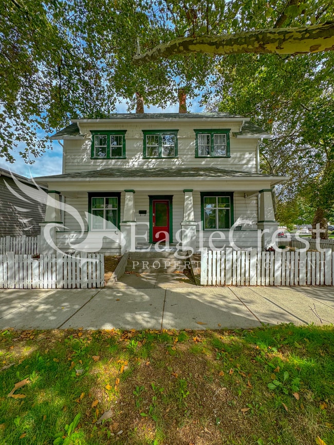 Building Photo - Downtown Walla Walla 4 Bedroom Farmhouse with Modern Comforts $200.00 OFF 2nd MONTHS RENT!!!