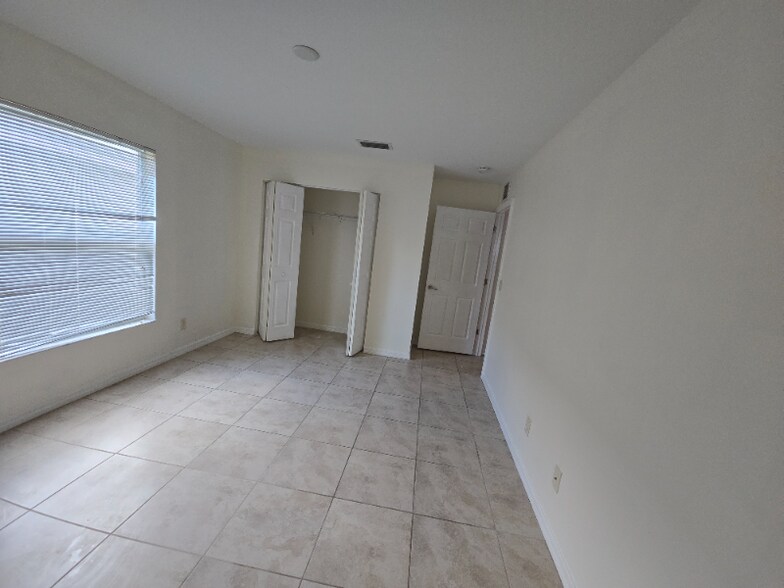 Building Photo - 3362 Howell Pl