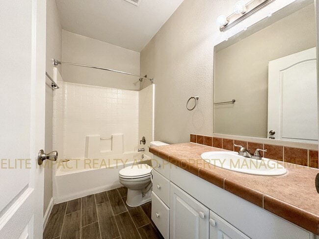 Building Photo - 4247 E White Water Dr
