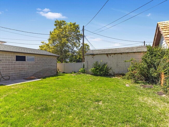 Building Photo - 1786 S 2100 E