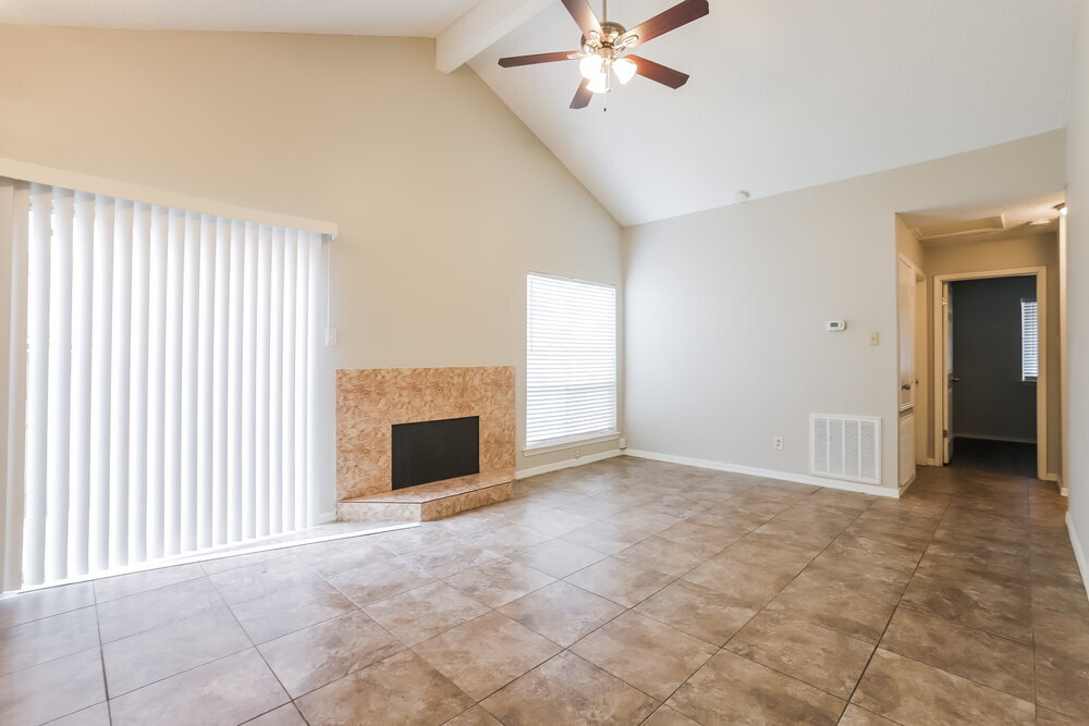 Building Photo - 6395 Crossway Dr