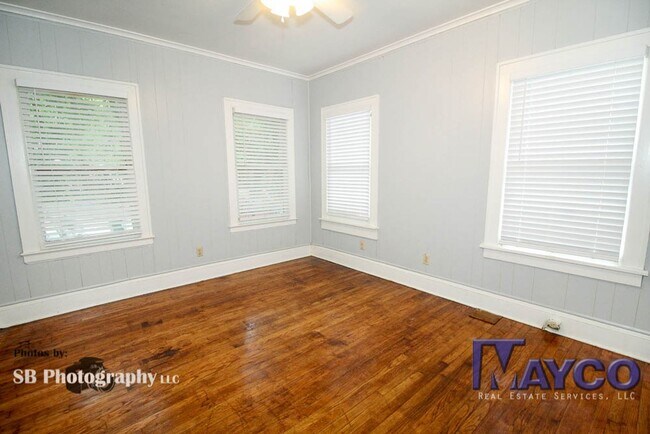 Building Photo - 700 Kirby Pl