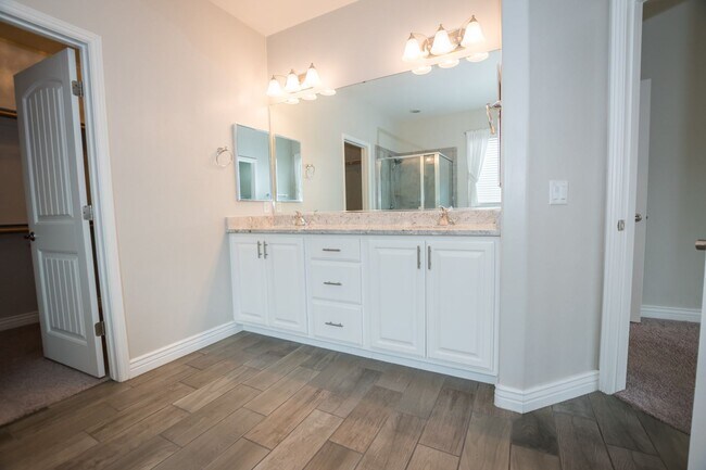 Building Photo - Executive home in The Estates at Holiday! ...
