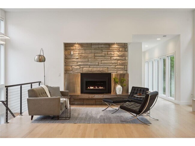 Primary Photo - 209 Westwood Dr N