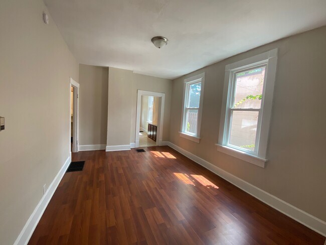 Building Photo - 638 S Pearl St