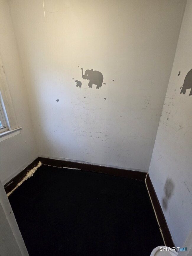 Building Photo - 779 E Main St