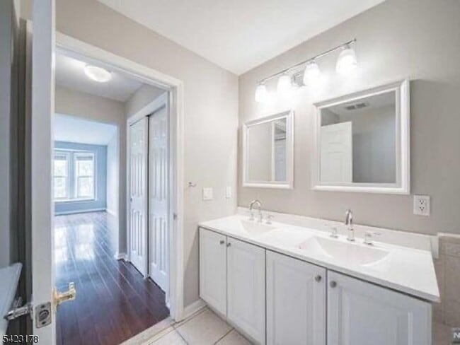 Building Photo - 451 Hartford Dr