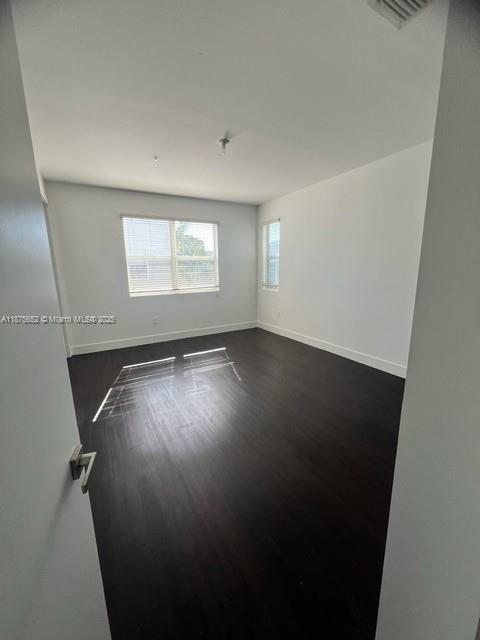 Building Photo - 440 NE 35th Ct