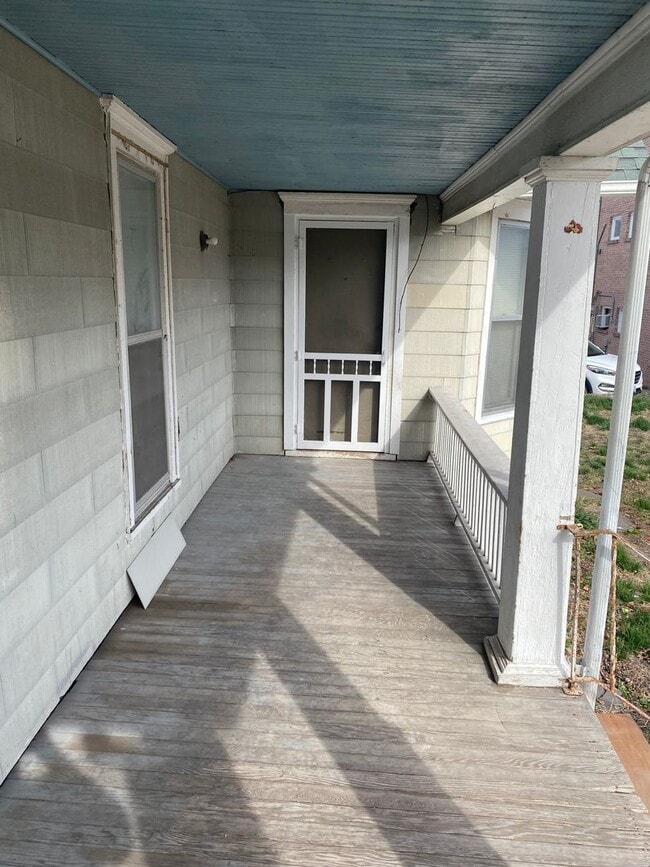 Building Photo - 2 Bedroom Bungalow Near Downtown