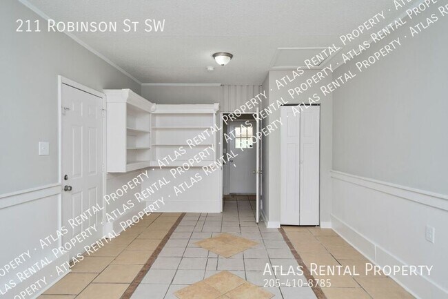 Building Photo - 211 Robinson St SW