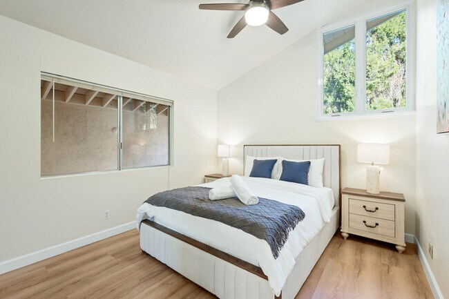 Building Photo - 10961 Limetree Dr