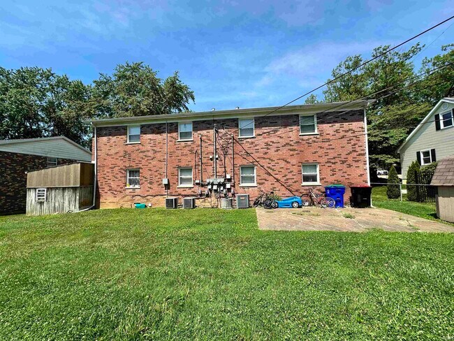Building Photo - 613 Cypress St