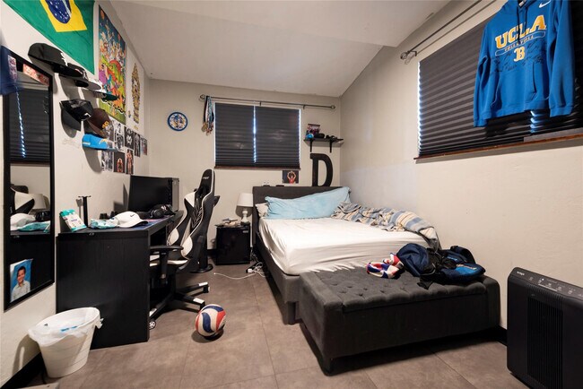 Building Photo - 5448 NE 3rd Ter.