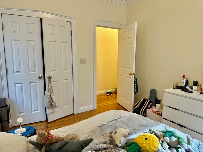 Building Photo - 4 Park Vale Ave