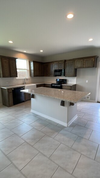 Building Photo - 2369 Grove Ln