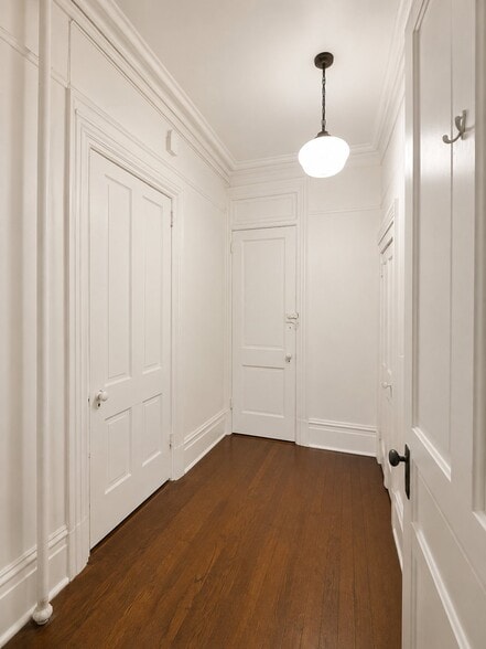 Building Photo - 346 S Rose St