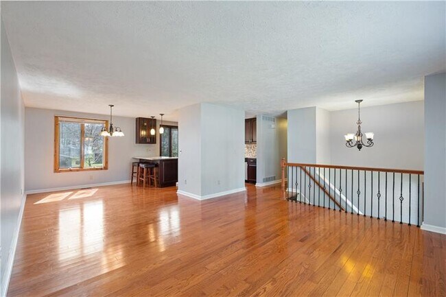 Building Photo - 16 Wheatfield Dr