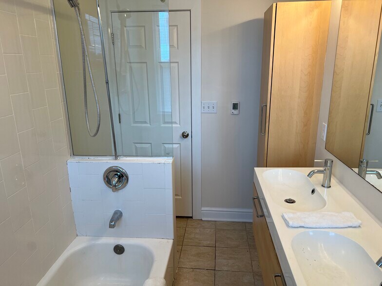 Bathroom - 1721 McCullough St