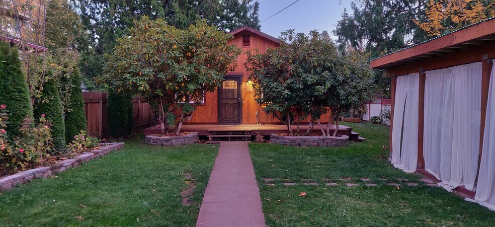 Fall 2019, early evening - 3842 Idaho St