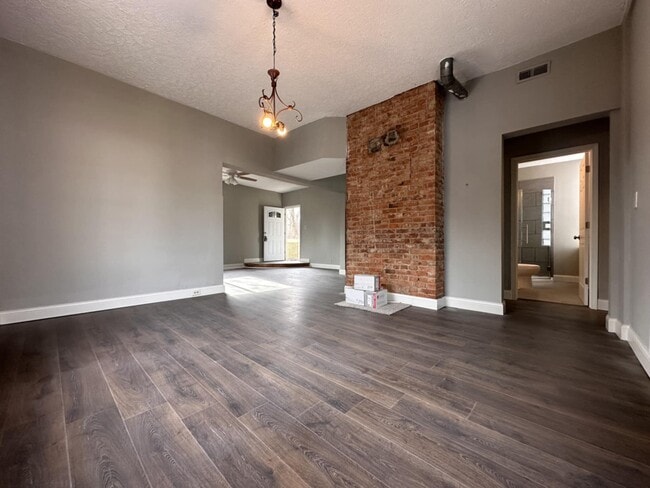Building Photo - 1325 Lincoln Ave