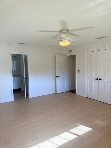 Building Photo - 11130 Canby Ave