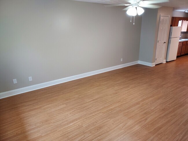 Building Photo - 120-122 Scotch Ct