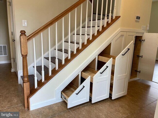 Building Photo - 114 Bowling Green Cir