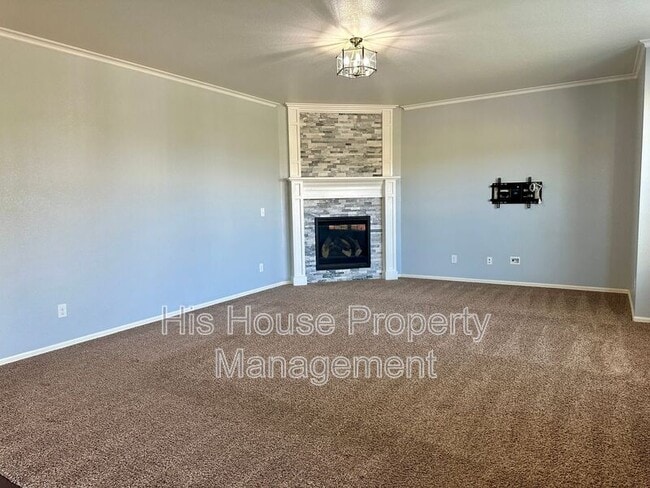 Building Photo - 2122 Longfin Ct
