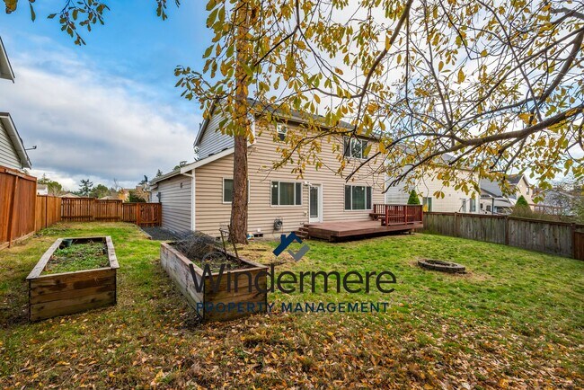 Building Photo - 1134 NW Redwing Dr