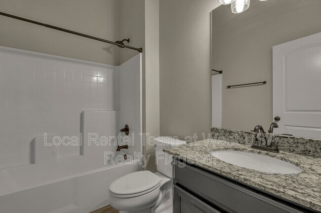 Building Photo - 781 N Forest View Dr